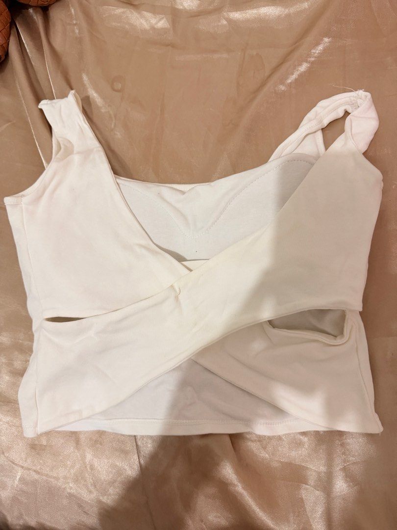 White Crop Top (Category: Others Tops) located in Del Monte. Submitted by thingsidontuse (Listing ID 1429114529, Image 3). Description: .