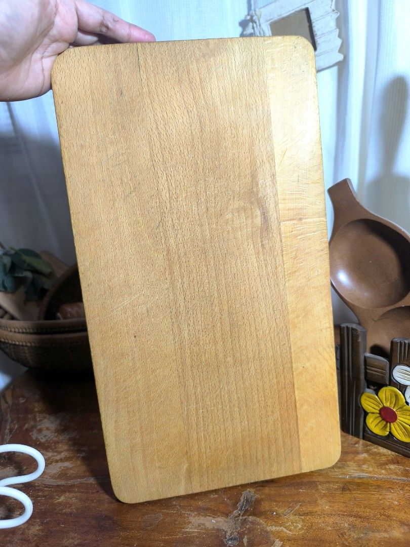Wooden Cutting Board (Category: Knives & Chopping Boards) located in Pangil. Submitted by kopee_matcha (Listing ID 1429077944, Image 1). Description: Wooden cutting board is perfect for everyday kitchen use. It features a rectangular shape with rounded edges and a natural wood finish. The board has a handle on one side for easy carrying and storage. It's a practical and stylish addition to any kitchen..