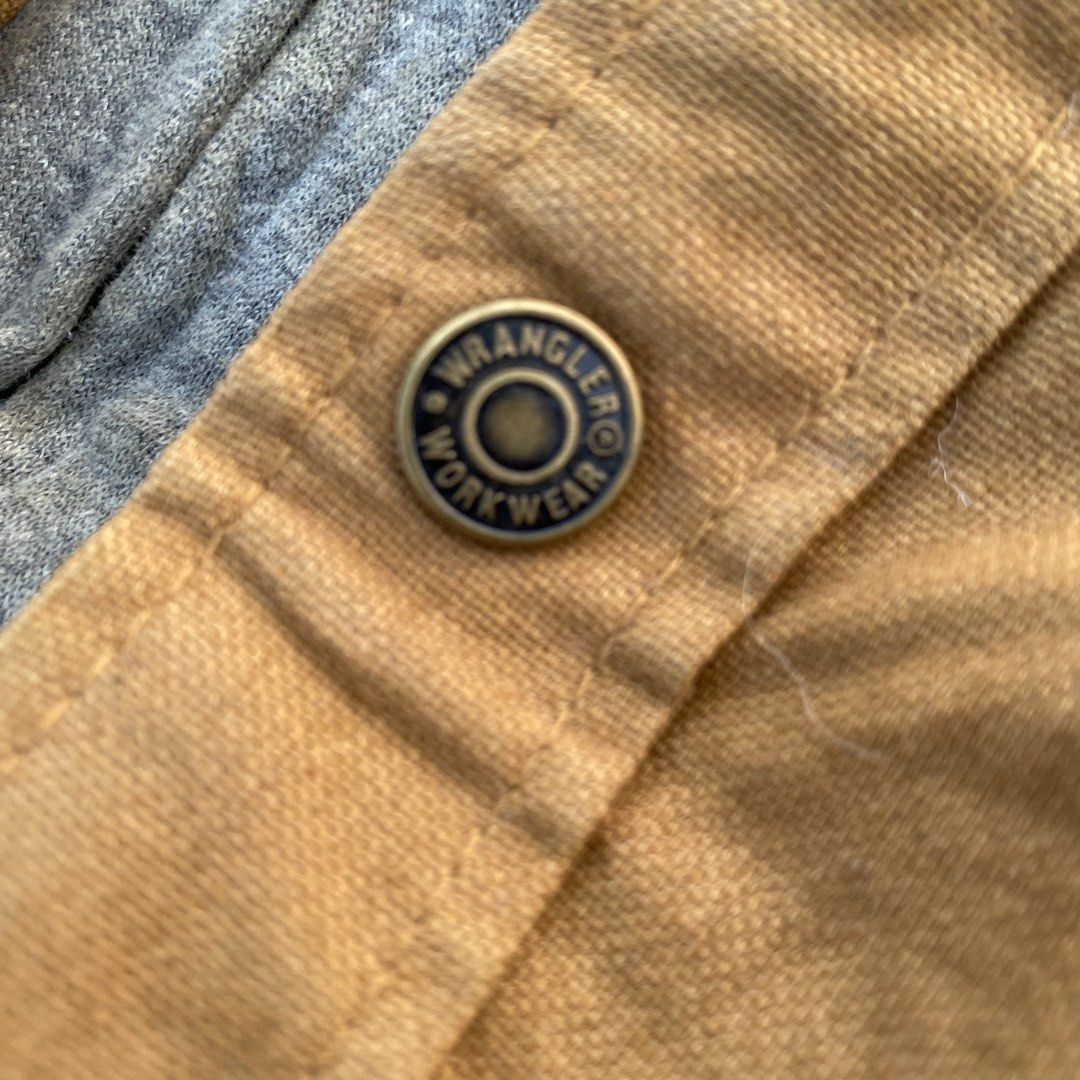 Wrangler Workwear Jacket with Hood (Category: Coats, Jackets and Outerwear) located in Manila. Submitted by tripters (Listing ID 1429117037, Image 3). Description: .