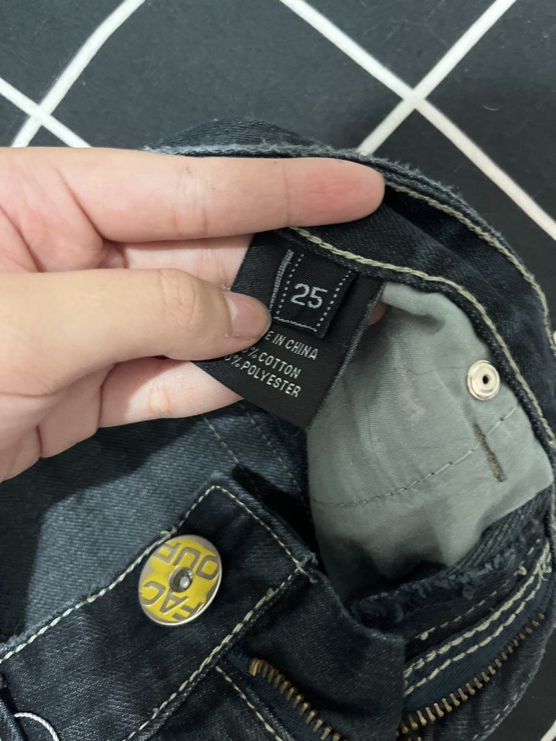 Y2k Low waisted black micro shorti (Category: Shorts) located in Manila. Submitted by yasminecat49504 (Listing ID 1429139175, Image 3). Description: Bought at an instagram thrift store. Never been wore since it doesnt fit me at all. Rlly nice if youre into low waisted shorts or like styling shorts with tights .