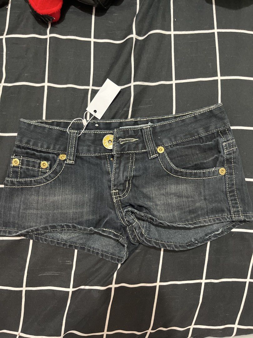 Y2k Low waisted black micro shorti (Category: Shorts) located in Manila. Submitted by yasminecat49504 (Listing ID 1429139175, Image 1). Description: Bought at an instagram thrift store. Never been wore since it doesnt fit me at all. Rlly nice if youre into low waisted shorts or like styling shorts with tights .