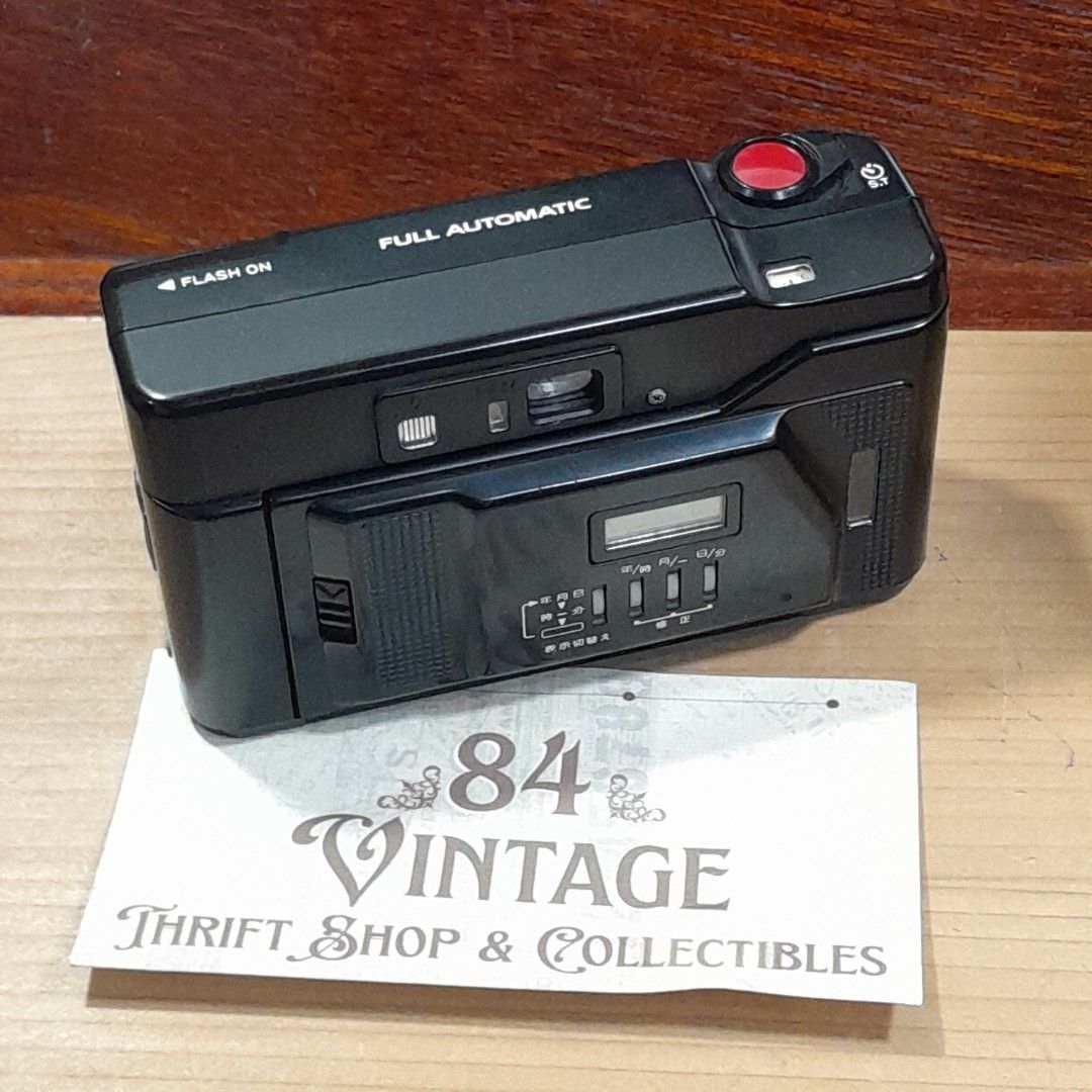 Yashica Auto Focus Motor IID (Category: Cameras) located in Las Pinas. Submitted by 84vintage (Listing ID 1429156914, Image 2). Description: Mint Yashica Auto Focus Motor IID! It has a built-in flash and is full automatic and sharp. tested working...classic camshell point and shoot look... like an olympus XA or a Konica point and shoot. runs on 2 pcs AA alkaline penlight batteries. Sold As it is Actual photos posted. Please examine them carefully
