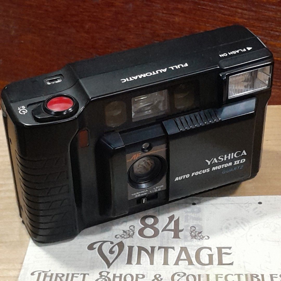 Yashica Auto Focus Motor IID (Category: Cameras) located in Las Pinas. Submitted by 84vintage (Listing ID 1429156914, Image 3). Description: Mint Yashica Auto Focus Motor IID! It has a built-in flash and is full automatic and sharp. tested working...classic camshell point and shoot look... like an olympus XA or a Konica point and shoot. runs on 2 pcs AA alkaline penlight batteries. Sold As it is Actual photos posted. Please examine them carefully