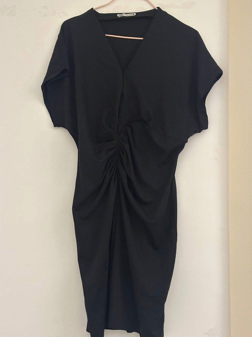 Zara Black Midi Dress (Category: Dresses) located in Mandaluyong City. Submitted by declutterstuff12 (Listing ID 1429042928, Image 1). Description: .
