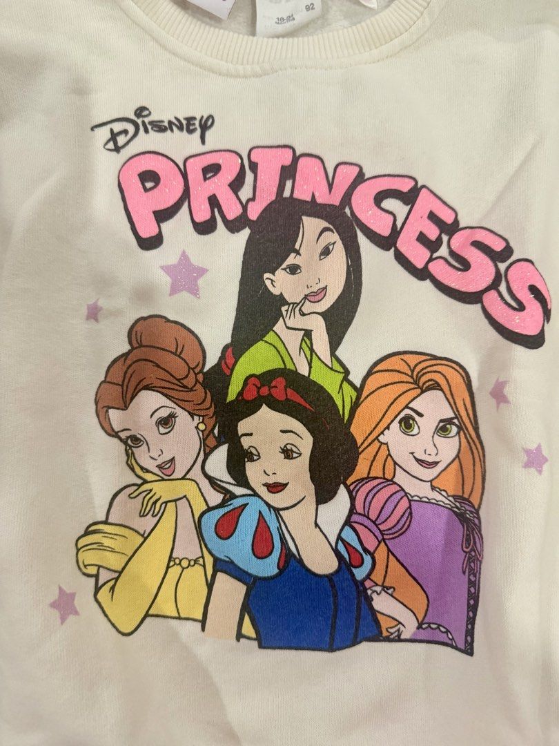 Zara Disney Princess Sweatshirt (Category: Babies & Kids Fashion) located in Paranaque City. Submitted by mrschuadeclutter (Listing ID 1429053636, Image 3). Description: Adorable Zara sweatshirt featuring Disney princesses. It has a crew neck and long sleeves. The size is 18-24 months, and the color is off-white. The graphic features Belle, Snow White, Mulan, and Rapunzel. Perfect for your little princess!.