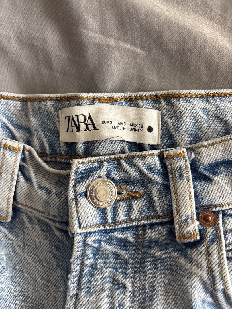 Zara Distressed Denim Skirt (Category: Skirts) located in Tarlac. Submitted by kloset.kween (Listing ID 1429032881, Image 3). Description: .