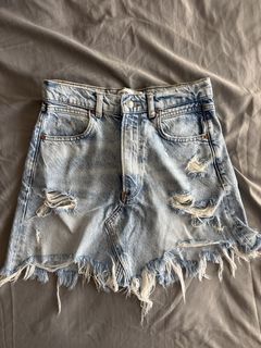 (Category: ) located in . Submitted by kloset.kween (Listing ID 1429032881, Image 1). Description: .