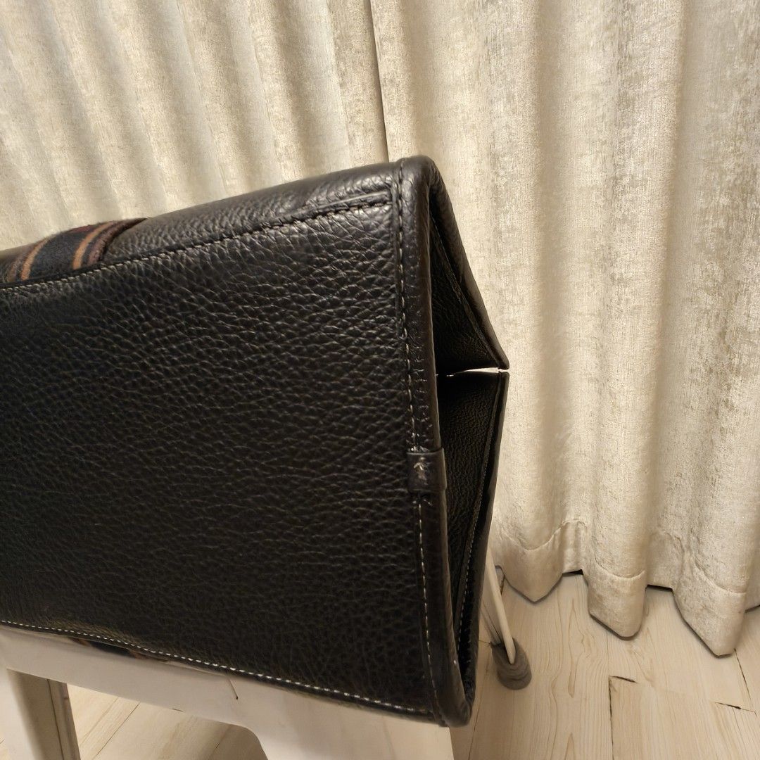 100% Authentic Large Coach Smith Tote Bag - Trending! (Category: Luxury Bags & Wallets) located in Manila. Submitted by renzonmana29964 (Listing ID 1424431205, Image 3). Description: Selling my large bag (original) 💼 Super spacious – perfect for work, travel, or everyday use! 👜 Brand: Coach 📏 Size: Large 🎨 Color: Black ✅ Condition: (like new / gently used – no major flaws) ✅ Clean inside and out ✅ All zippers working perfectly Very classy and