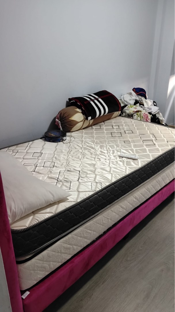 (Category: ) located in . Submitted by sharonx96 (Listing ID 1424379576, Image 1). Description: .