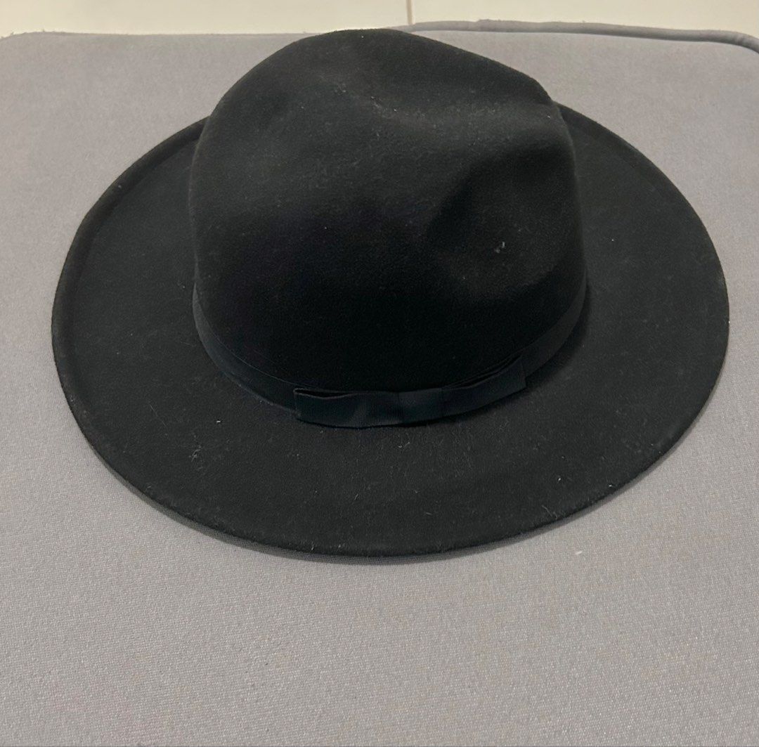Abercrombie Hat (Category: Hats & Beanies) located in Quezon City. Submitted by bea30 (Listing ID 1424489999, Image 1). Description: No issues and rarely used.