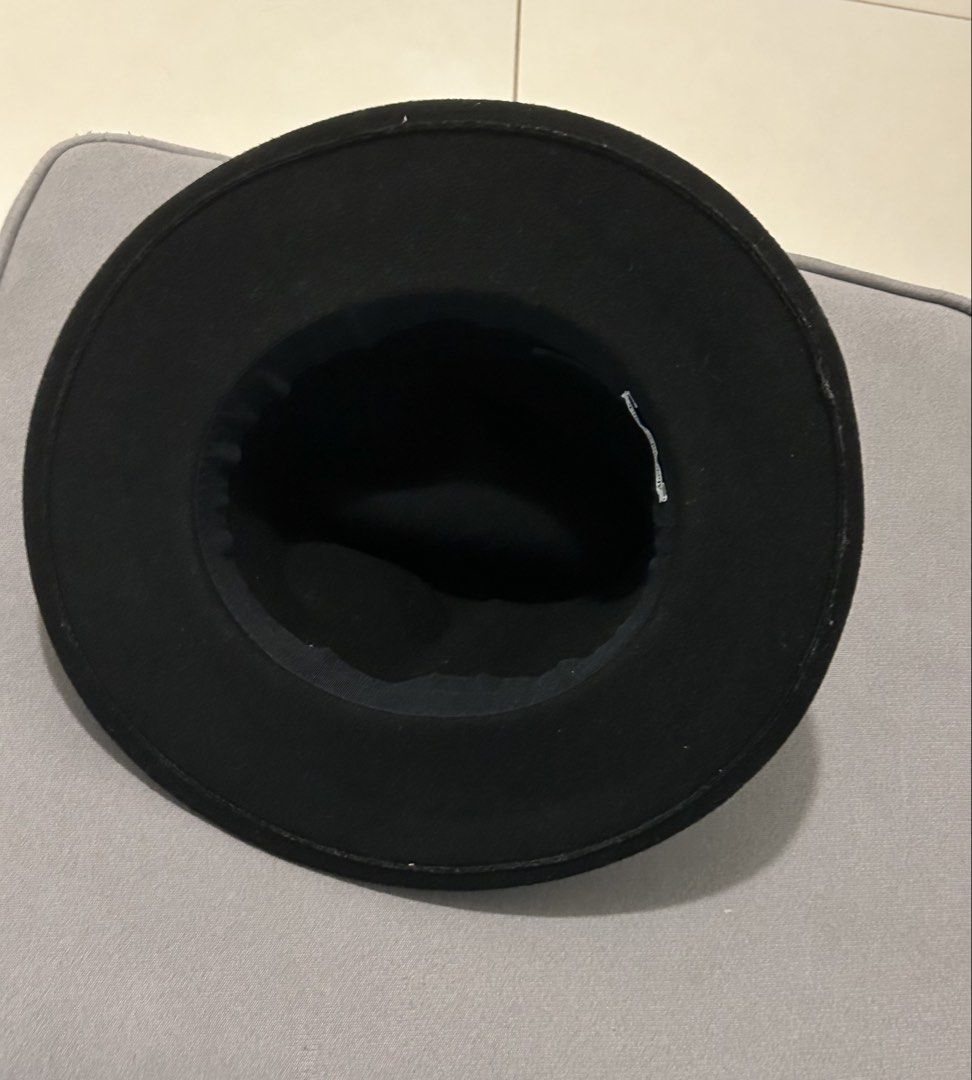 Abercrombie Hat (Category: Hats & Beanies) located in Quezon City. Submitted by bea30 (Listing ID 1424489999, Image 2). Description: No issues and rarely used.