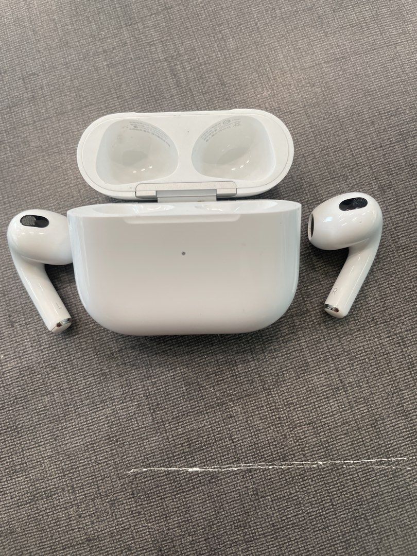 Apple AirPods 365615585319554111
