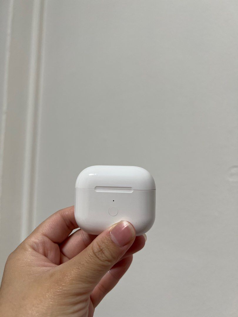 Apple AirPods 3 (Charging Case ONLY)
