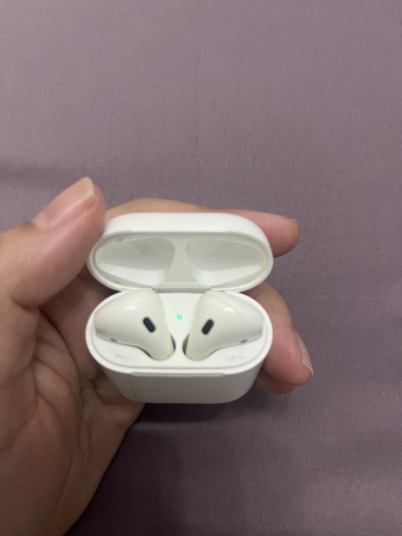 Apple AirPods with Charging Case65615710070530111