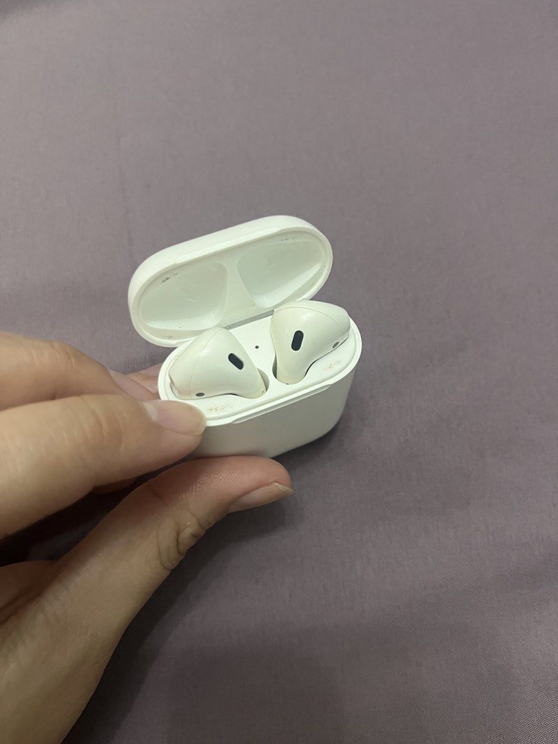 Apple AirPods with Charging Case65615710070530112