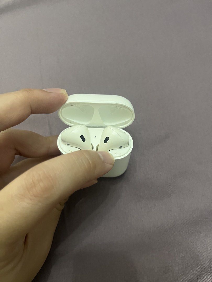 Apple AirPods with Charging Case65615710070530113