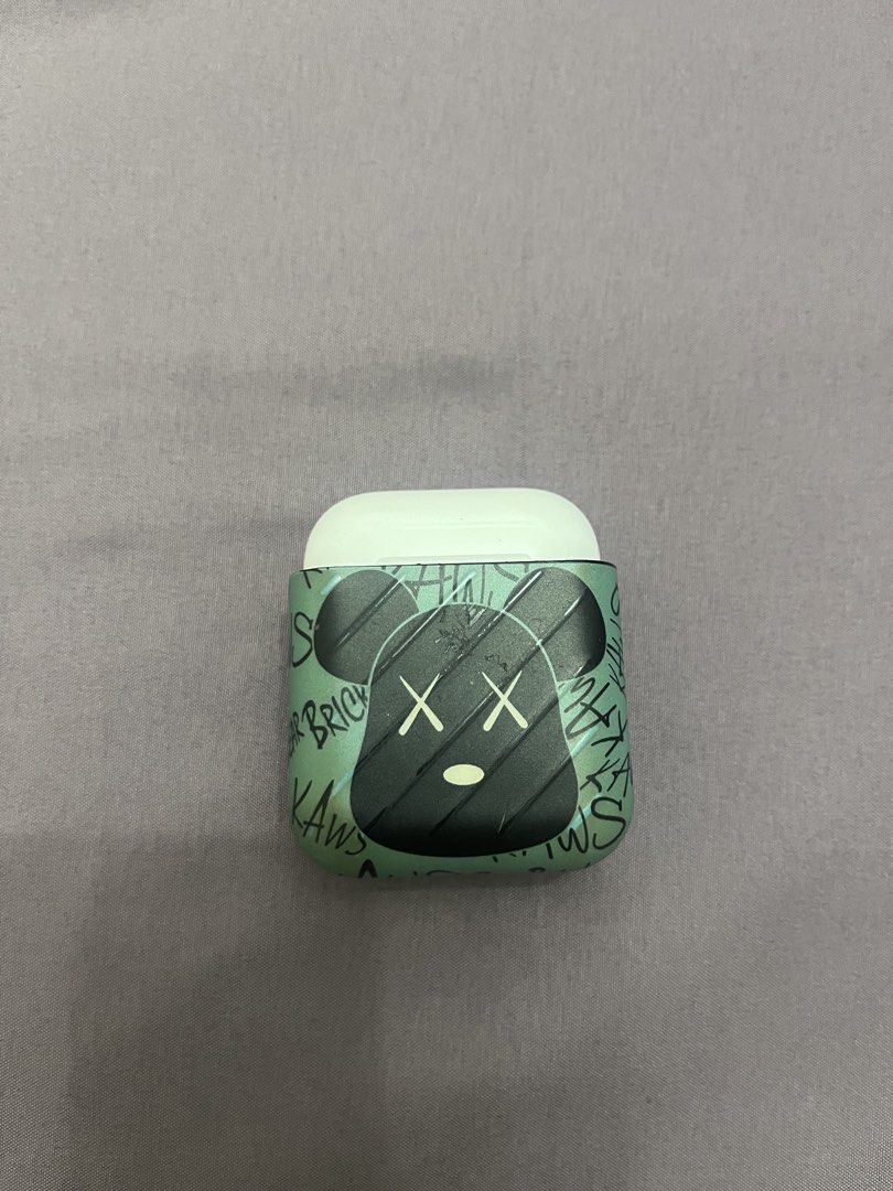 Apple AirPods with Charging Case65615710070530115