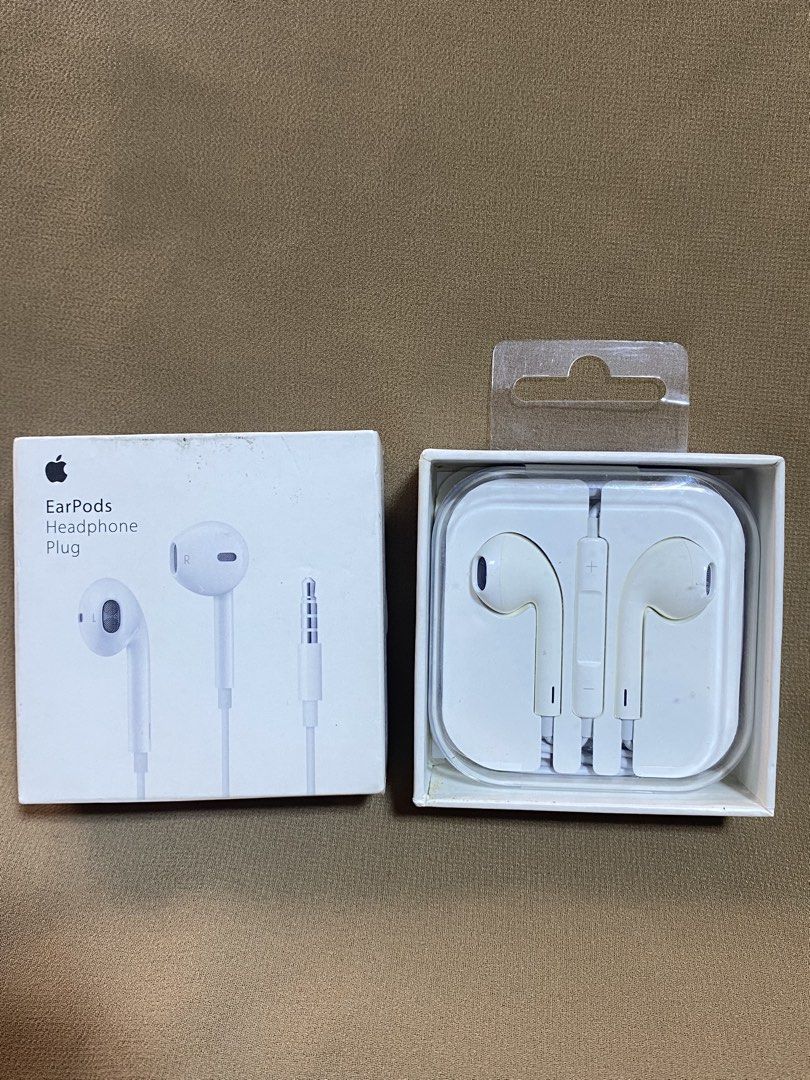 Apple EarPods with 3.5mm Headphone Plug (Category: Earphones) located in Manila. Submitted by dimple162 (Listing ID 1424515968, Image 1). Description: - EarPods - 3.5mm headphone plug - White color - Brand new, sealed - Includes original packaging - Features Apple logo and EarPods design on box.