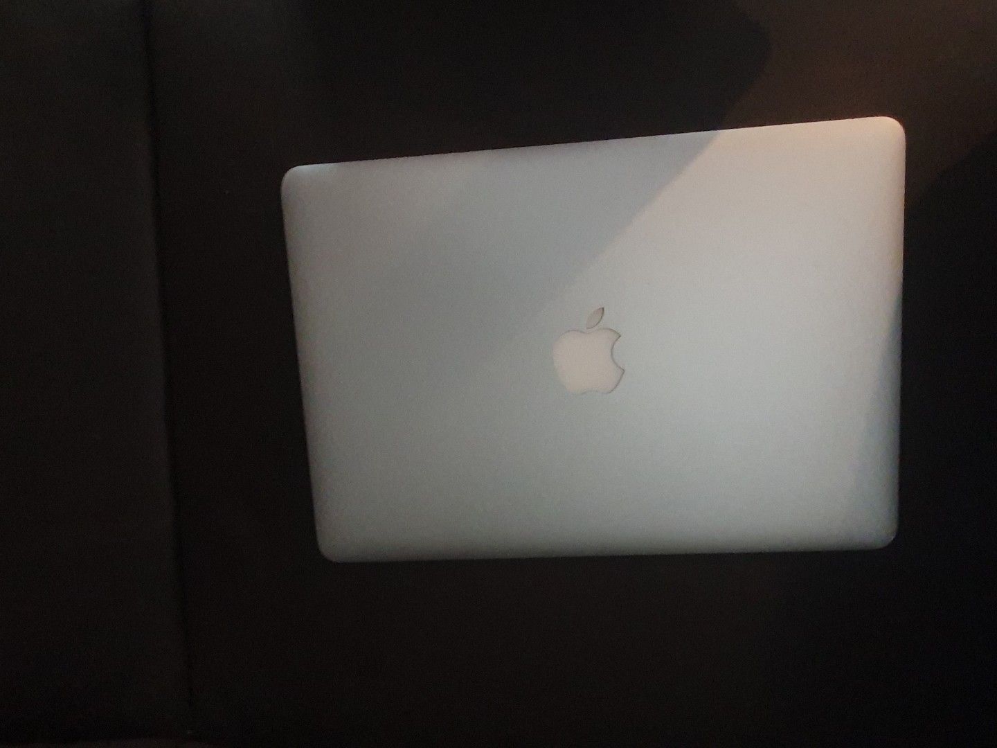 Apple MacBook Air - Silver444557373358090241