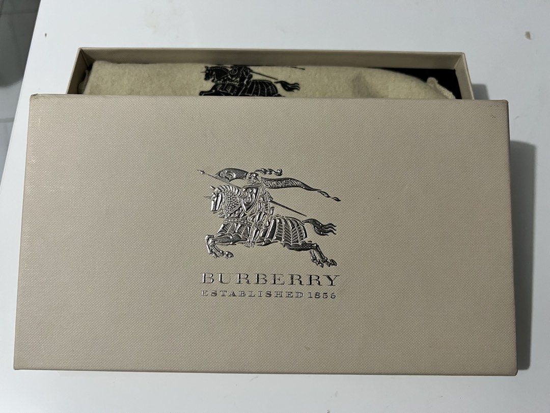 Authentic Burberry check pattern leather long wallet (Category: Luxury Bags & Wallets) located in Muntinlupa City. Submitted by iceedevclutter (Listing ID 1366985291, Image 2). Description: Original! Barely used No issue With original bag and box From Jpn Free shipping!.