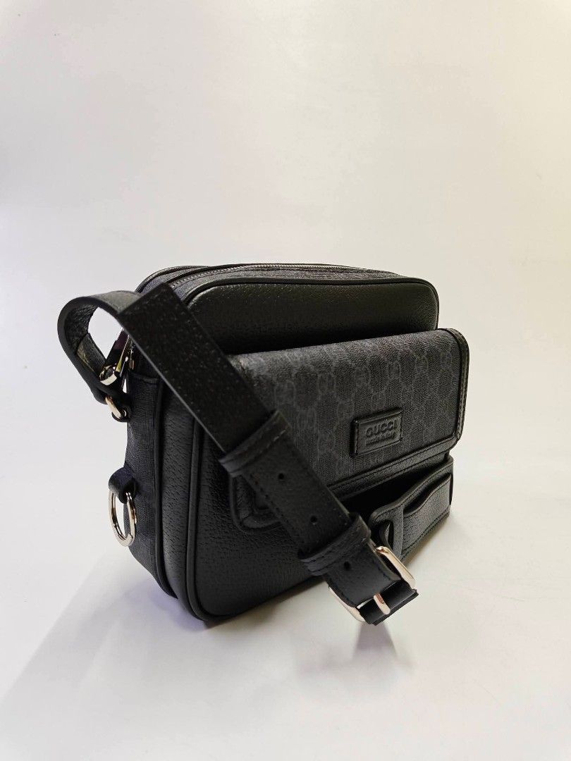 Authentic Men's Crossbody Bag (Category: Camera Bags & Carriers) located in Quezon City. Submitted by hollowwillow (Listing ID 1424429532, Image 2). Description: Authentic 9'w x 7.5'h x 3'd inches ⚠️ STRICTLY PAYMENT FIRST AND WE DO THE BOOKING ⚠️ NO MEET UP, NO PICK UP ⚠️ If in doubt, please buy somewhere else For same day delivery via lalamove For courier, we use Gogo xpress or J&T 📍QC .