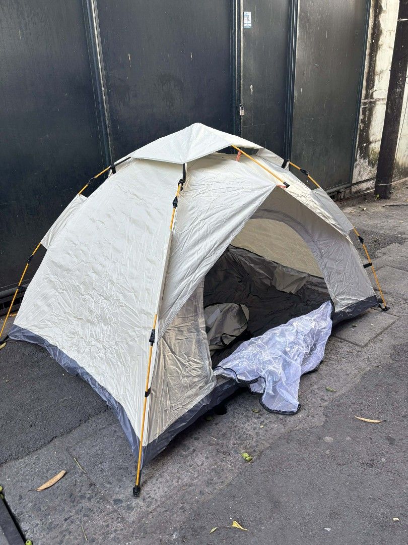 Automatic camping tent 2-4 persons (Category: Hiking & Camping) located in Pasig City. Submitted by cztradingpage (Listing ID 1424484994, Image 3). Description: .