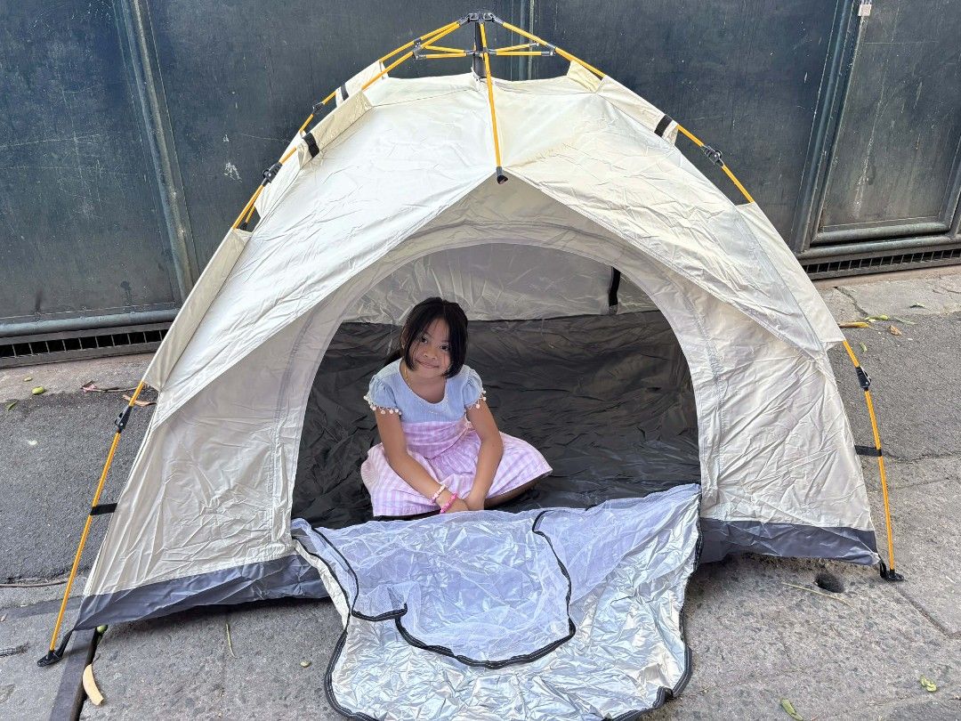 Automatic camping tent 2-4 persons (Category: Hiking & Camping) located in Pasig City. Submitted by cztradingpage (Listing ID 1424484994, Image 1). Description: .