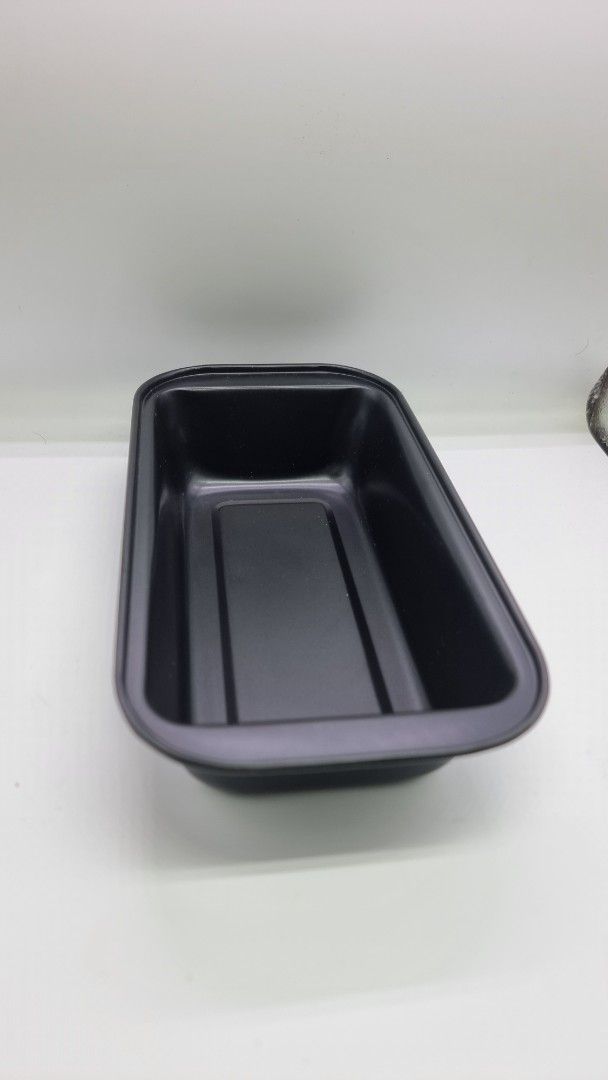 Banana loaf pan or Rectangular Baking Pan (Category: Bakeware) located in Marikina City. Submitted by andreah_16 (Listing ID 1424355013, Image 3). Description: - Black rectangular baking pan - Smooth interior - Slightly rounded rim - Durable material - Ideal for loaves and rectangular cakes.