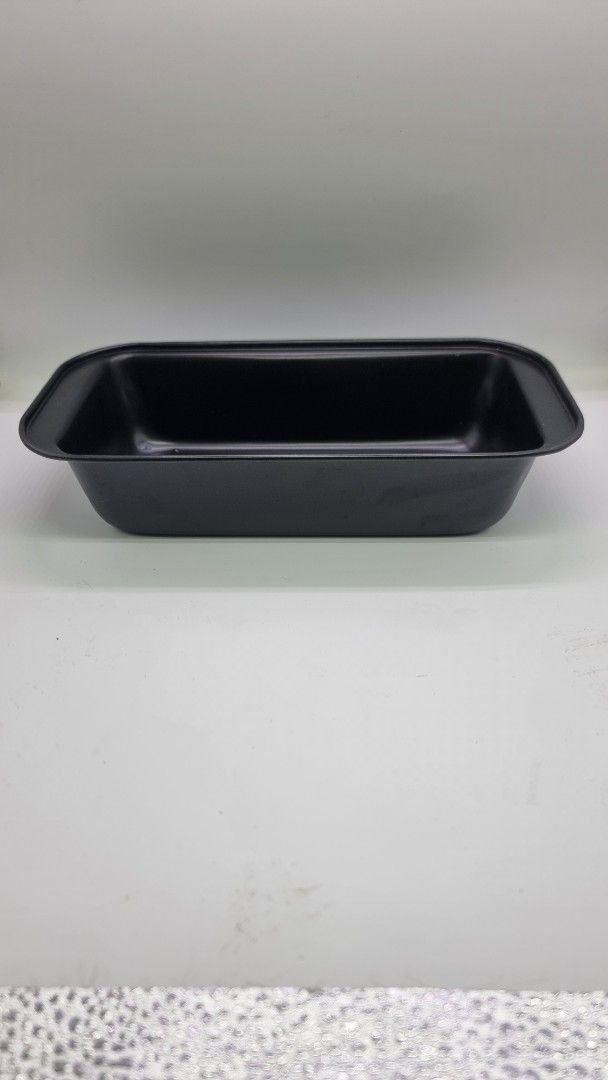 Banana loaf pan or Rectangular Baking Pan (Category: Bakeware) located in Marikina City. Submitted by andreah_16 (Listing ID 1424355013, Image 1). Description: - Black rectangular baking pan - Smooth interior - Slightly rounded rim - Durable material - Ideal for loaves and rectangular cakes.