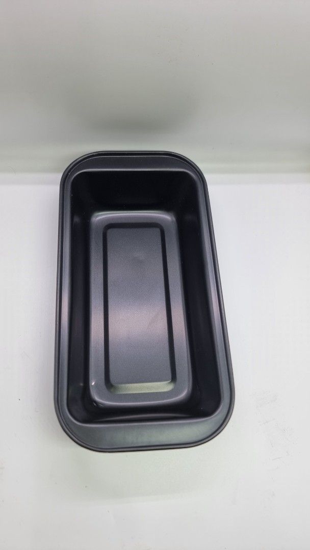 Banana loaf pan or Rectangular Baking Pan (Category: Bakeware) located in Marikina City. Submitted by andreah_16 (Listing ID 1424355013, Image 2). Description: - Black rectangular baking pan - Smooth interior - Slightly rounded rim - Durable material - Ideal for loaves and rectangular cakes.