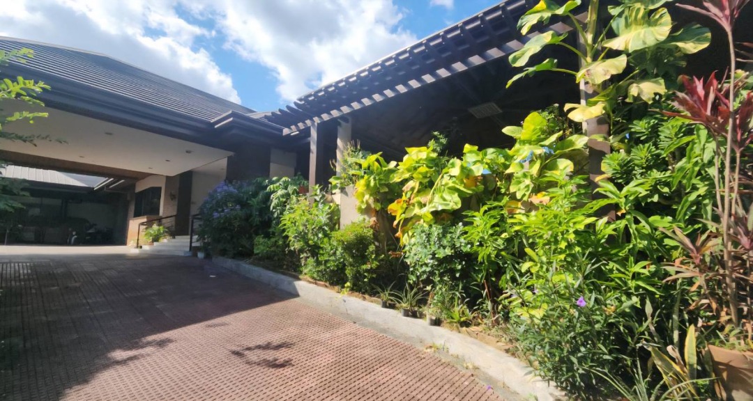 (Category: ) located in . Submitted by uptownmanilarealty (Listing ID 1424517233, Image 1). Description: .