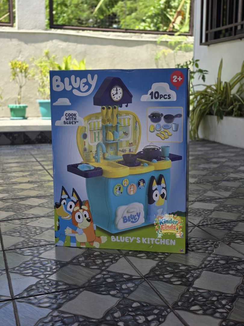 Bluey's Kitchen Play Set (Category: Kids Toys) located in Imus. Submitted by chie0308 (Listing ID 1424463776, Image 1). Description: - Bluey's Kitchen playset! - Includes kitchen unit and 10 accessories. - Features a clock, sink, and stove. - Designed for children aged 2 and above. - Colorful design with Bluey characters. Brandnew ‼️Mine now, pay after invoice 💌 📍 Location: Imus Cavite 🚚 We ship nationwide (including areas outside Metro Manila