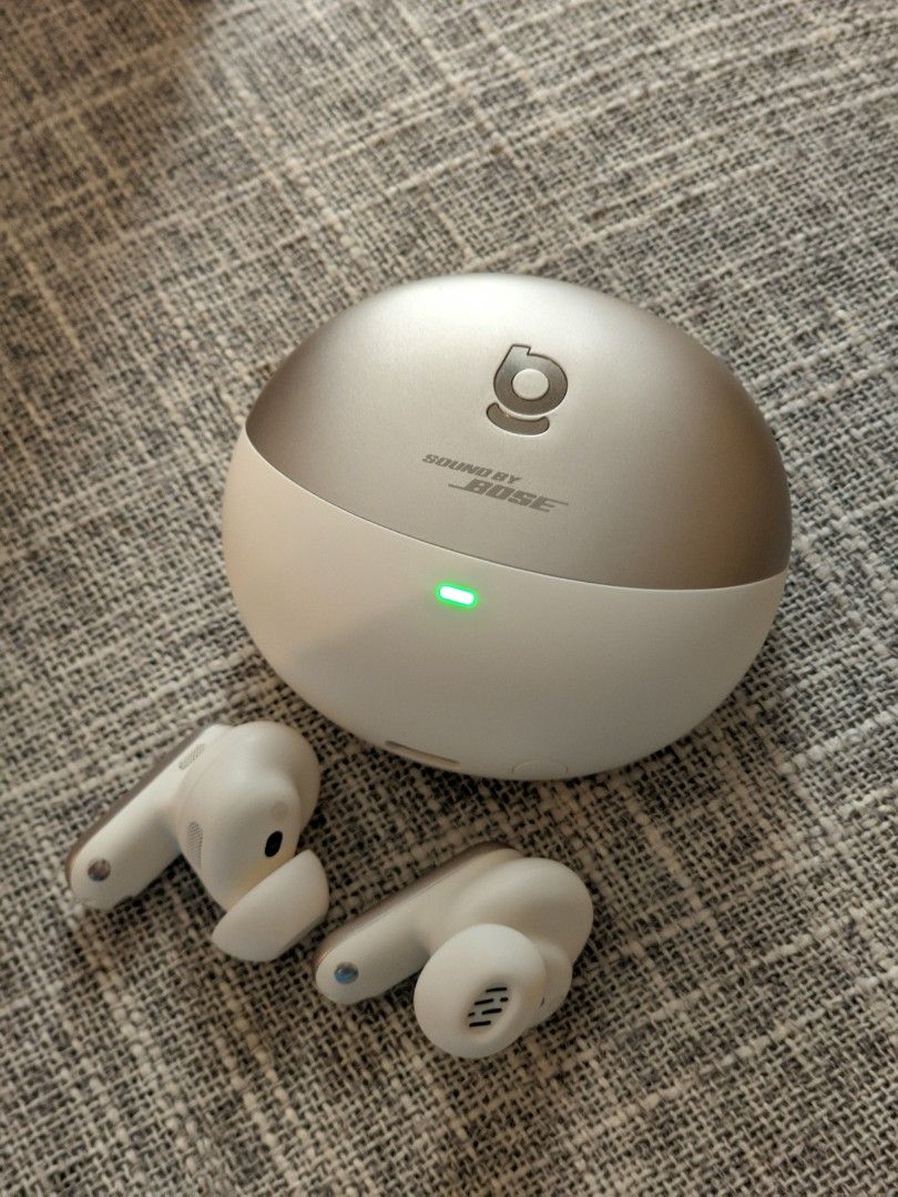 Bose Baseus Inspire XP1 (Category: Earphones) located in Manila. Submitted by labrinthlsd001 (Listing ID 1424429107, Image 3). Description: Bose Baseus Inspire XP1 Like the Quietcomfort Ultra... just rebranded as "Baseus" Same sound quality, or on par with the Quietcomfort Series ANC is superior, Transparency doesnt muffle your vocals, literally flagship. Everything is premium. Periodt. Like new, was used just once. Negotiable. PM For more info! 