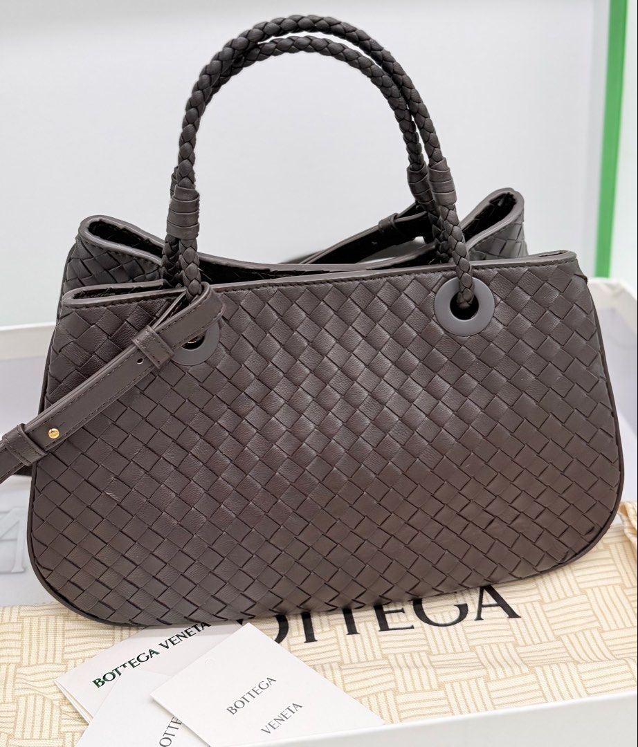 Bottega Veneta Re-Issue S/S 2002 Handbag (Category: Luxury Bags & Wallets) located in Manila. Submitted by thebodega88 (Listing ID 1424463092, Image 1). Description: - Bottega Veneta handbag - Woven leather exterior - Braided handles - Detachable shoulder strap - Interior with zipper closure - Limited edition Re-Issue S/S 2002 model - Made in Italy - Includes authenticity cards - Serial number: R00665535M.