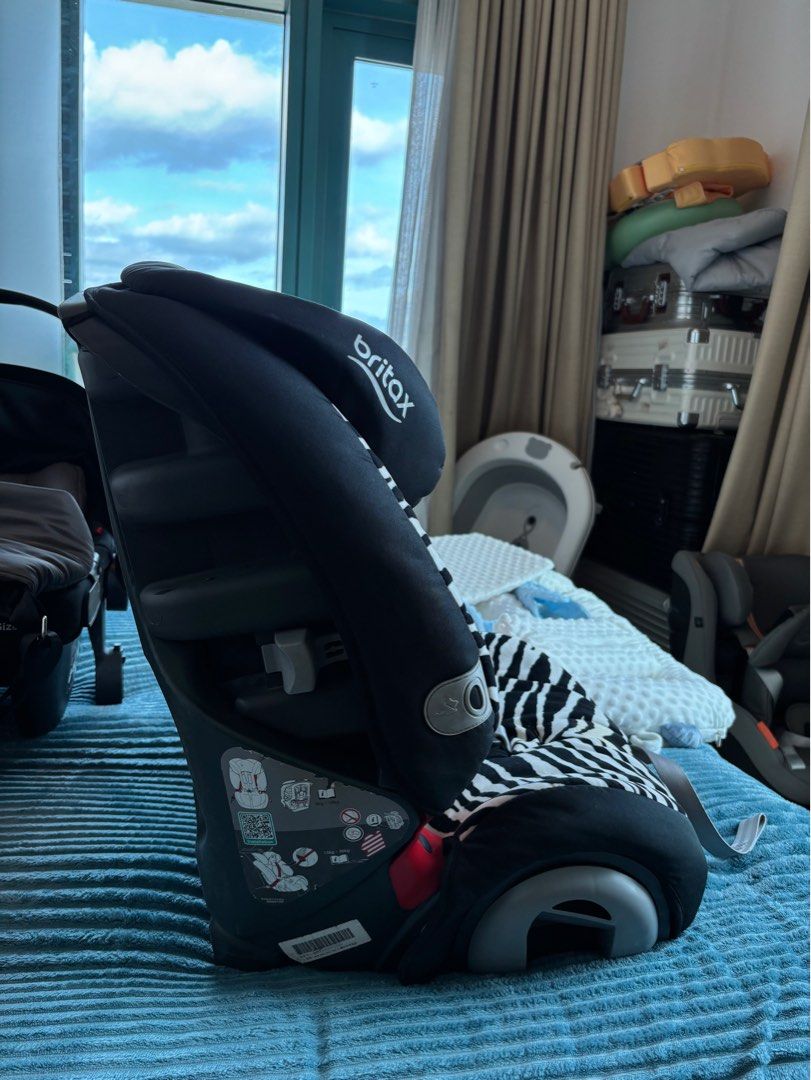 Britax Zebra Print Car Seat (Category: Car Seats) located in Taguig. Submitted by patweeciacamille (Listing ID 1424415293, Image 2). Description: Britax car seat features a striking zebra print design. It has a black headrest and seat base. The seat includes a harness system for securing the child. It is suitable for children within the specified weight and height limits..