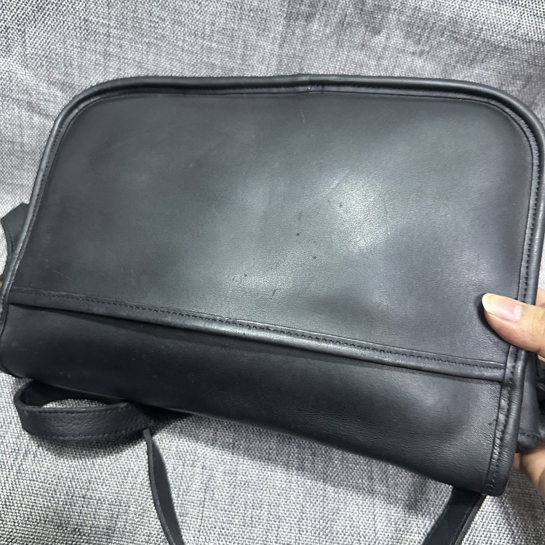 Coach vintage city bag (Category: Shoulder Bags) located in Manila. Submitted by greyinfash06839 (Listing ID 1424445918, Image 2). Description: 🤍Item: Coach vintage city bag 🤍Brand: Coach 🤍Matirial: Leather 🤍Quality: Original 🤍color: Black 🤍Size: Medium 🤍Dimension. H: 7 L: 11 W: 4 🤍Sex: For Men 🤍Issue: Minimal flaws 🤍Condition Rate: 8/10 🤍Other info: may ngatngat.