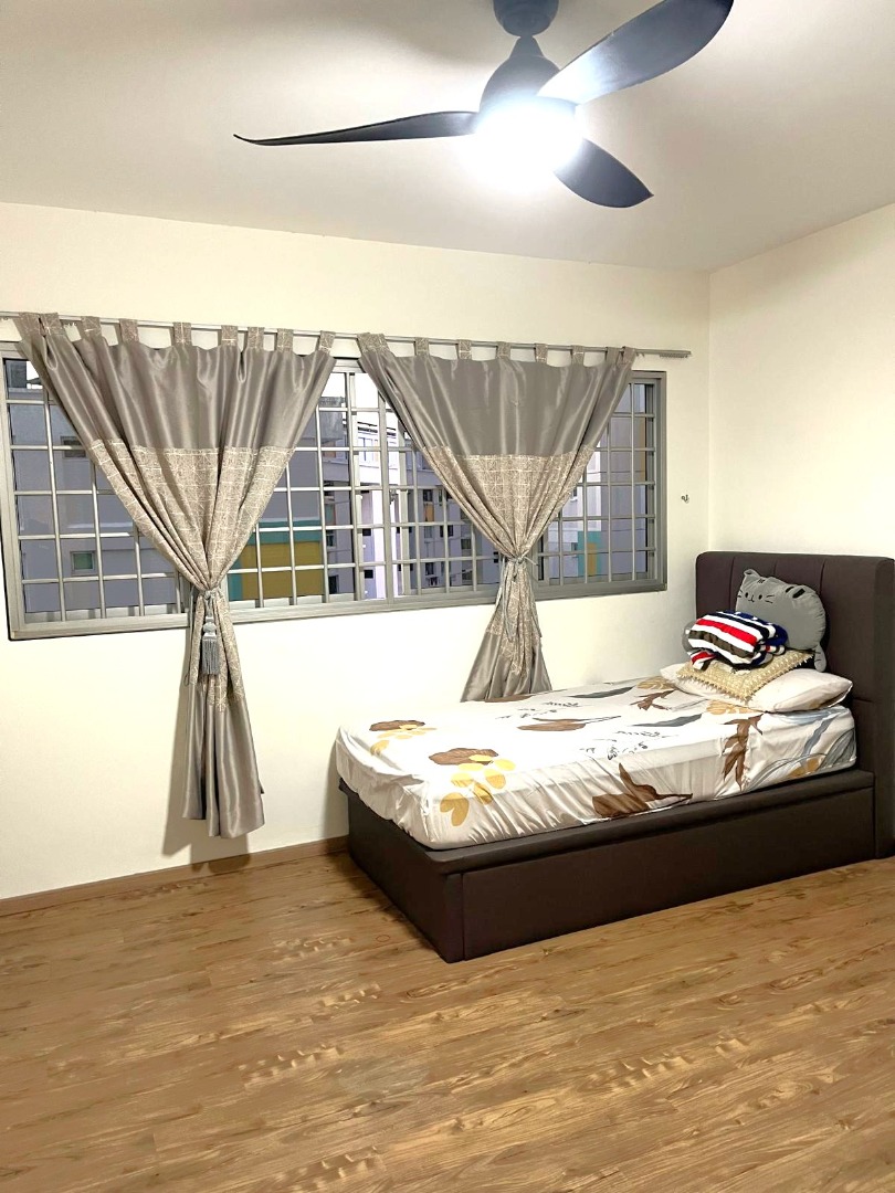 (Category: ) located in . Submitted by your_rental_specialist (Listing ID 1424361463, Image 1). Description: .