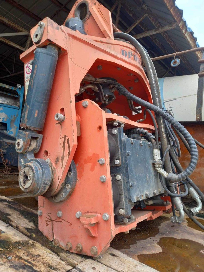 Daedong DPD350T vibro hammer (Category: Construction Tools & Equipment) located in Mabalacat. Submitted by kvj89 (Listing ID 1424399610, Image 1). Description: For Sale! Daedong Vibro Hammer DPD350T Made in Korea Slightly Used, Can be attached to any 3/4 size backhoe Working, Good condition Location: Cabanatuan City, Nueva Ecija Cash or Financing Ok!.