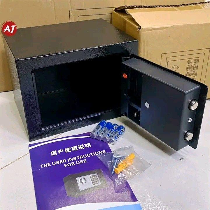 Digital Security Safe Box (Category: Safe) located in Makati City. Submitted by oideme (Listing ID 1424461841, Image 2). Description: Digital security safe box features an electronic keypad and a key for emergency access. It has a solid lock ring with three bolts for anti-pry and anti-theft protection. The safe has a large space for storing valuable items. It comes with user instructions, batteries, and mounting hardware..