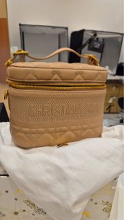 (Category: ) located in . Submitted by ftshopaholic (Listing ID 1424478734, Image 1). Description: .