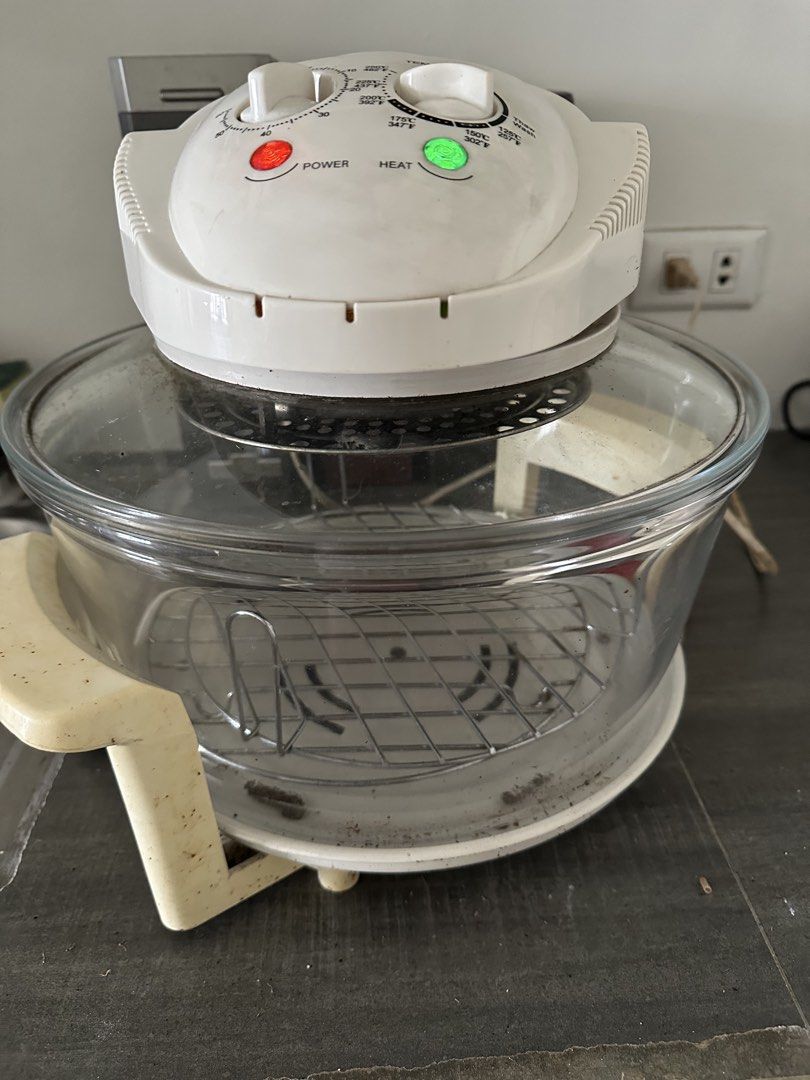 Dowell Halogen Oven (Category: Ovens & Toasters) located in Quezon City. Submitted by khaleesitargaryen_08 (Listing ID 1424385823, Image 3). Description: - Dowell halogen oven - Temperature and time controls - Glass bowl with metal rack - Power and heat indicator lights - Temperature range: 125°F - 482°F - Thaw/wash setting - White body with handle.