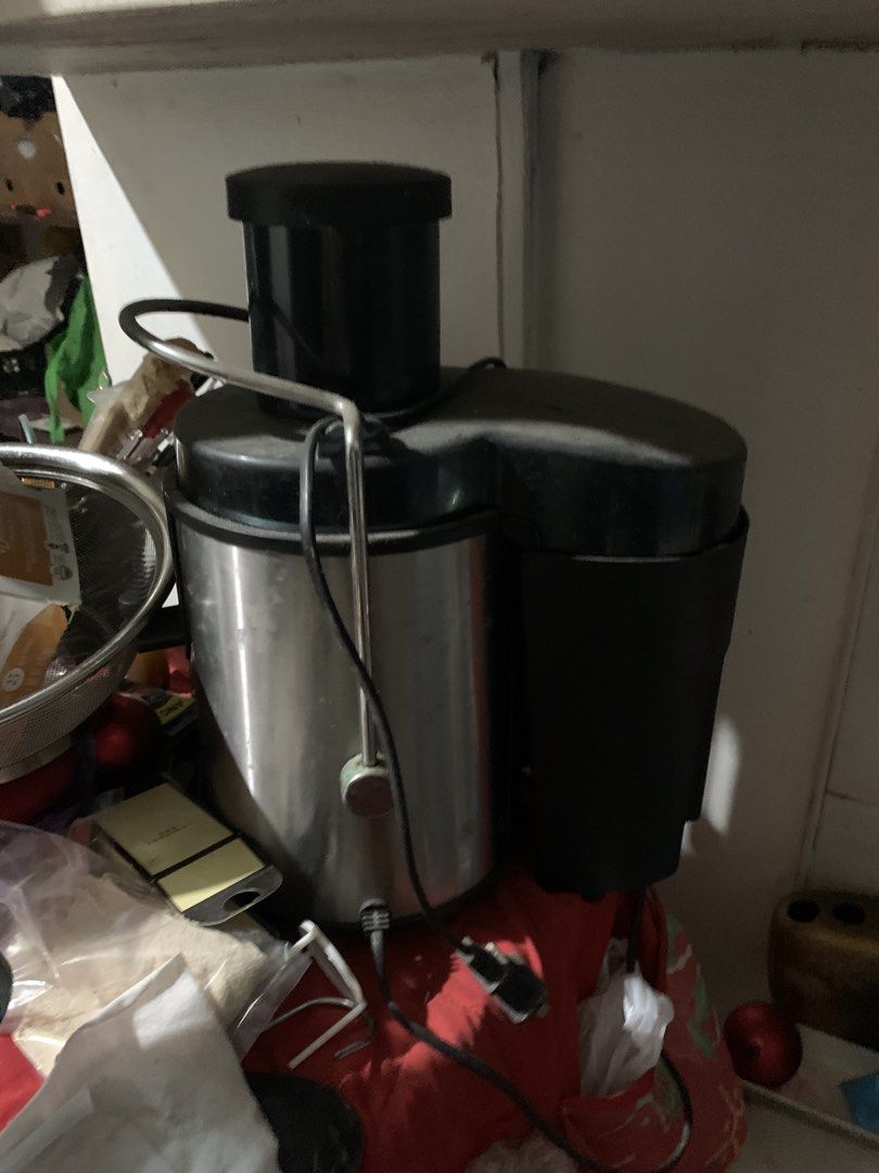 Electric Juicer 3D (Category: Juicers, Blenders & Grinders) located in Paranaque City. Submitted by showboat (Listing ID 1424518741, Image 1). Description: - Stainless steel body - Black top - Includes black juice container - In good working condition - Ideal for making fresh fruit and vegetable juices.