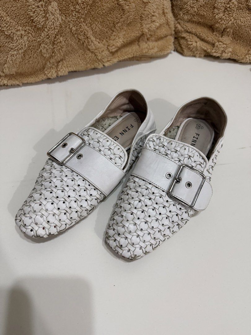 Finn Esker White Woven Loafers (Category: Loafers) located in Quezon City. Submitted by slaystyleph (Listing ID 1424521517, Image 2). Description: - 24cm on tag -Size 7 - White woven design -Super nice when worn -This is ukay preloved .