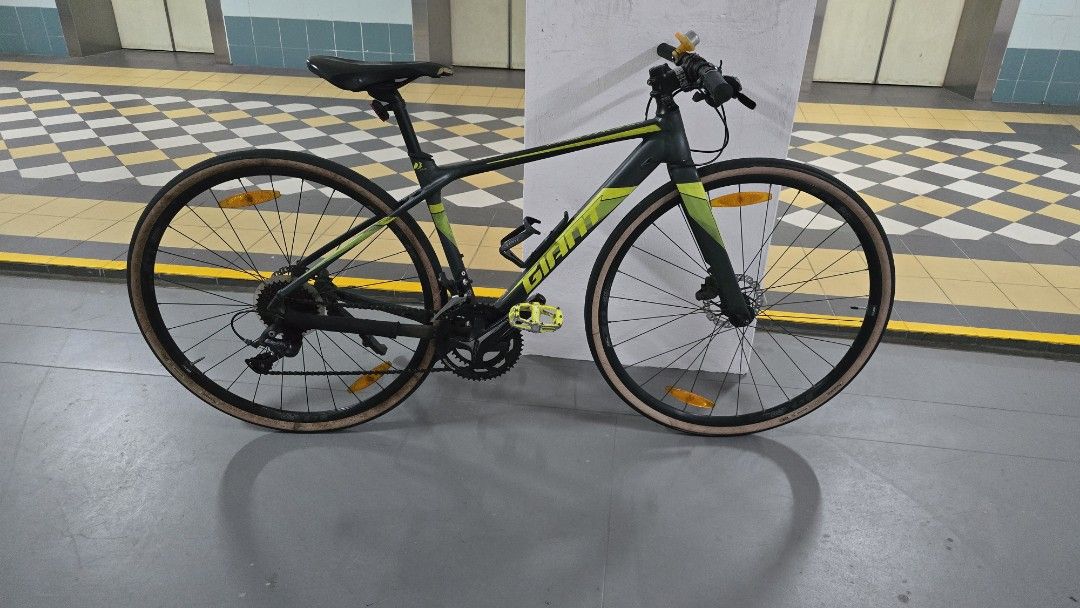 Vélo Giant Fastroad SL 2 - Taille Medium - Cadre Aluminium - Freins à Disque Hydrauliques