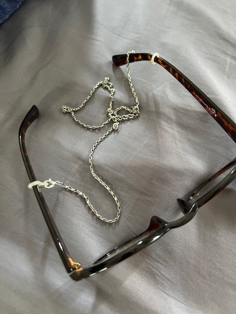 Round Diffraction Glasses (Category: Sunglasses & Eyewear) located in Singapore. Submitted by xmuahz (Listing ID 1424401073, Image 2). Description: - Rave eyewear bought on GloFX - comes with a metallic chain so it stays on you at all times - used once .