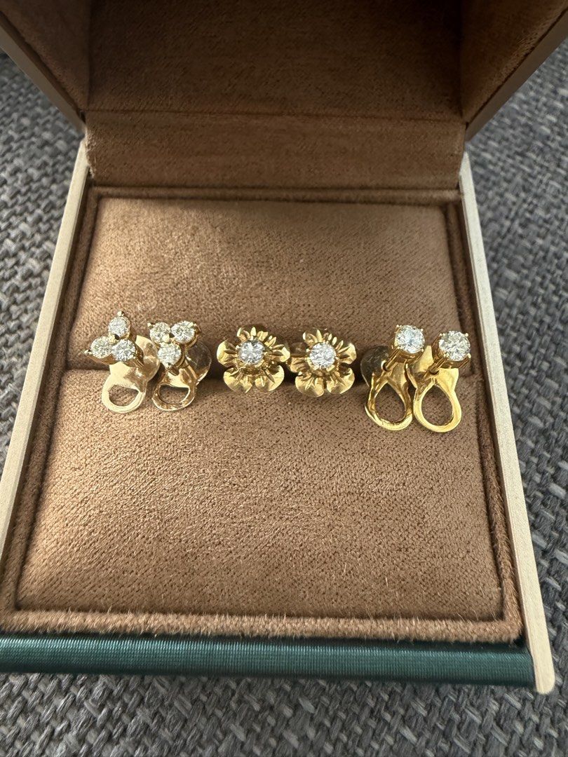 Gold Diamond Flower Earrings (Category: Earrings) located in San Pedro. Submitted by aeemss (Listing ID 1424346759, Image 2). Description: - Gold floral earrings - Adorned with sparkling diamonds - Comes in a presentation box - Two unique floral designs.
