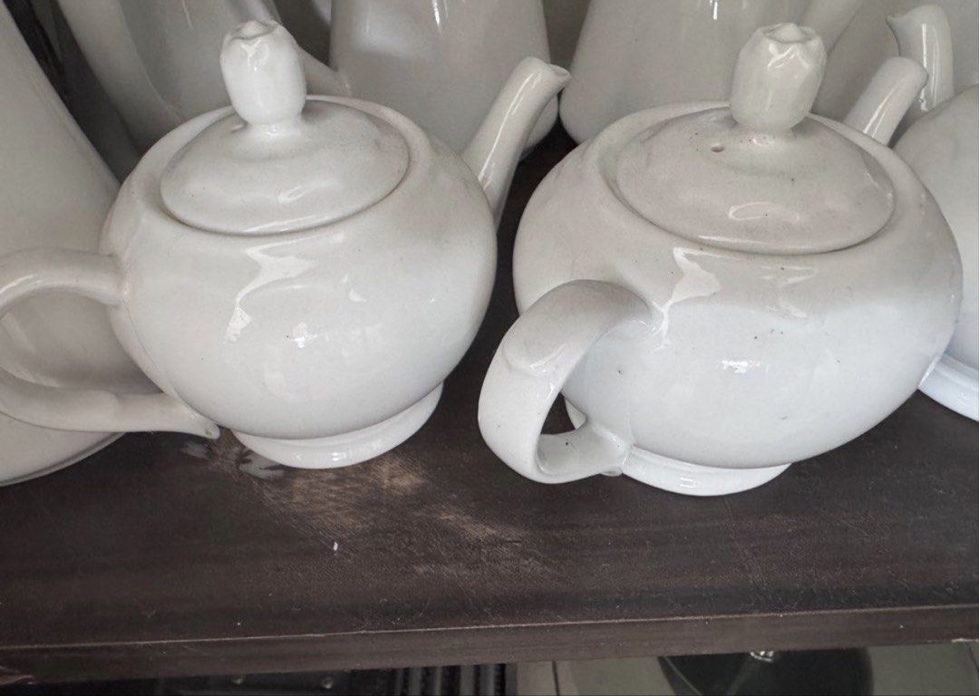 Gourdo's White Teapot Set (Category: Coffee & Tea Tableware) located in Manila. Submitted by decluterthings888 (Listing ID 1424357475, Image 2). Description: .