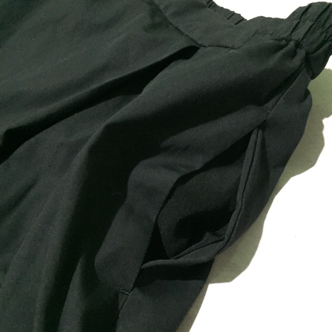 GU Black Pleated Skirt - Size S (Category: Skirts) located in Lucena. Submitted by brkrobert (Listing ID 1424424732, Image 3). Description: - GU black pleated skirt - Size S - Comfortable elastic waistband - Convenient side pockets - Flowy silhouette - Made from a blend of polyester and cotton - Perfect for casual wear -24-30x32.