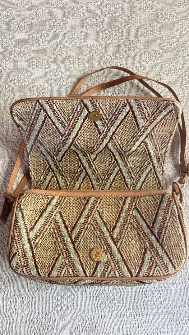 Halohalo Double Sobre (Category: Shoulder Bags) located in Paranaque City. Submitted by izdeclutters (Listing ID 1424405069, Image 3). Description: Stored only .