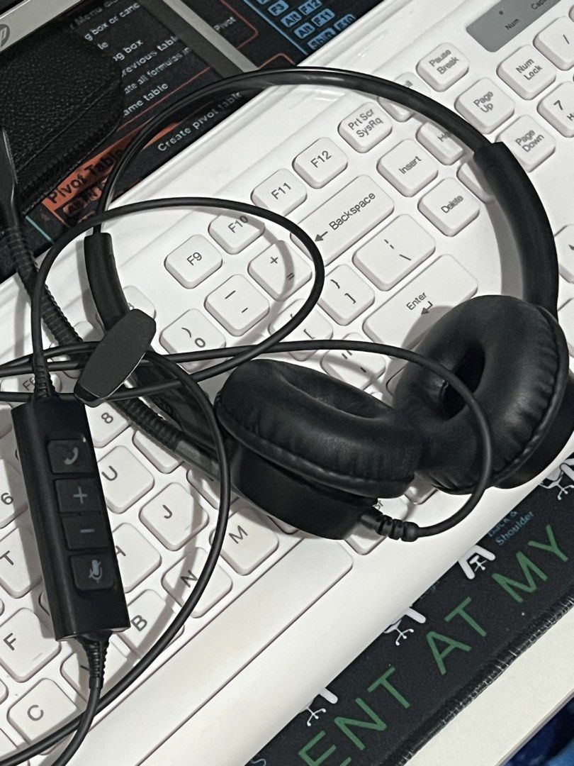 INPLAY HN620 USB HEADSET (Category: Headphones & Headsets) located in Caloocan City. Submitted by reussitesucc (Listing ID 1424351570, Image 1). Description: Noise-cancelling wired headset in black with a noise-reduction microphone, designed for call center operators, office professionals, and remote workers who spend extended hours on voice calls. - USB connectivity - In-line controls: call, volume up/down, mute - Adjustable headband - Black ear